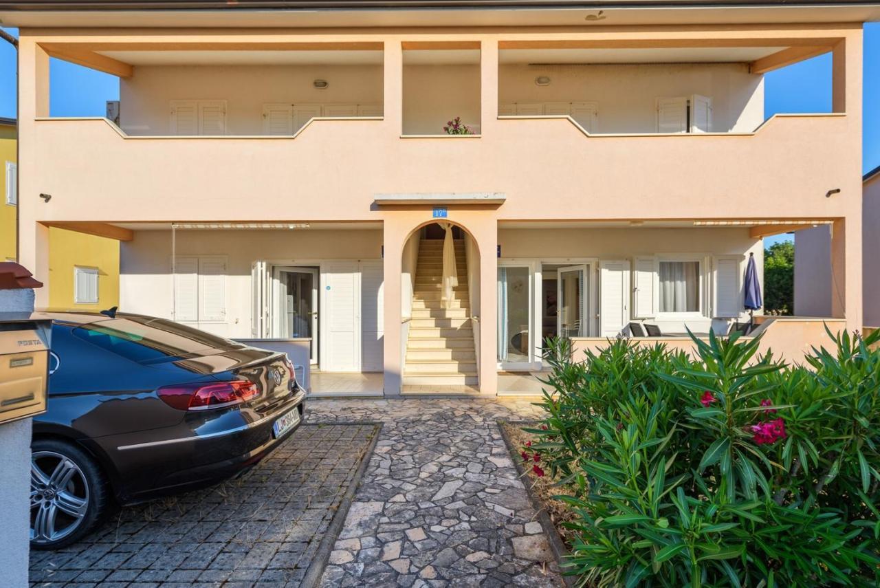 Lucrezia House With Apartments Lovrecica  Exterior photo