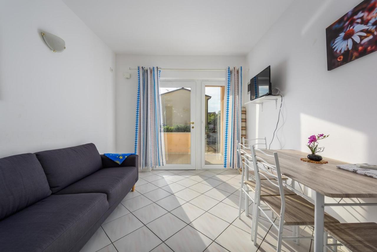 Lucrezia House With Apartments Lovrecica  Exterior photo